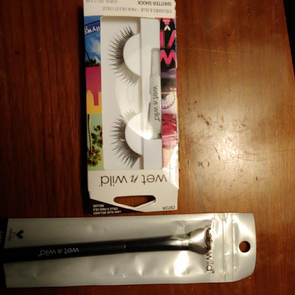 Eye make up brush and lashes